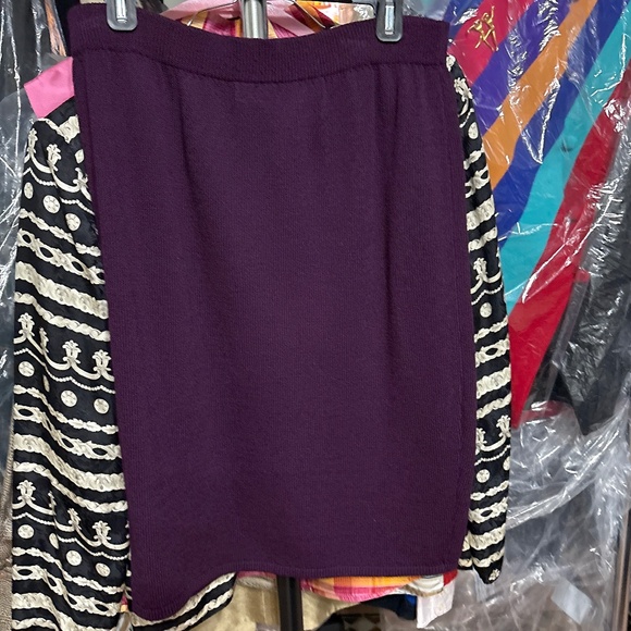 2 piece set. St. John collection size 12 sweater top and skirt - Picture 6 of 10